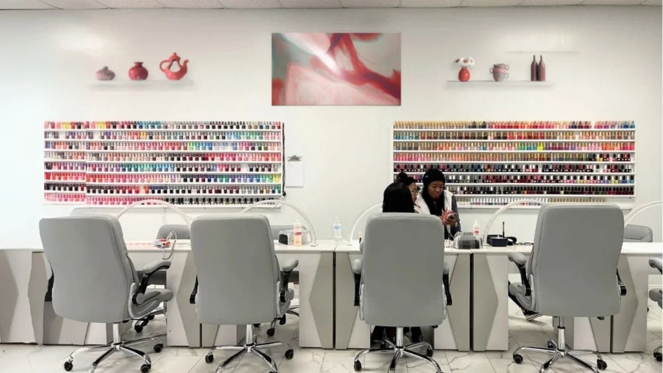 How to Choose a Suitable Location to Open a Nail Salon
